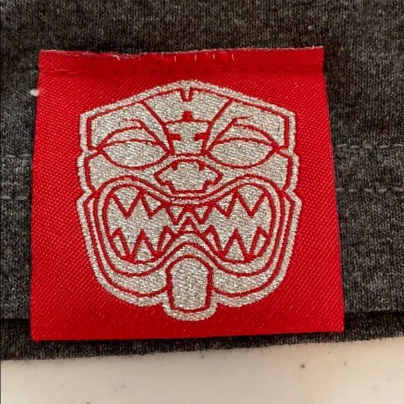 The pineapple man shark T-shirt - Picture 7 of 7